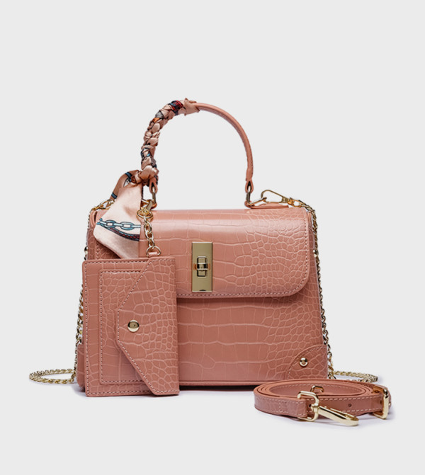 حقيبة بمقبض علوي ونقشة بارزة 