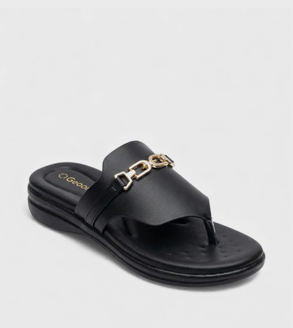 صندل ويدج بإكسسوار معدني 