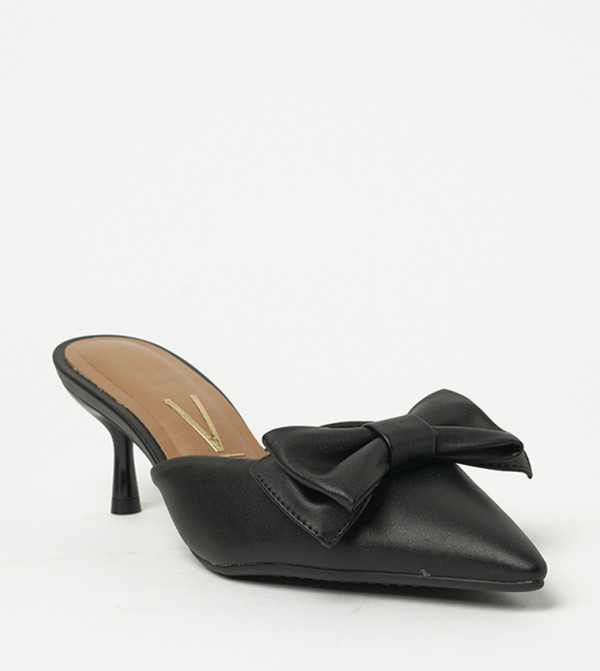 حذاء كعب بتفاصيل فيونكة