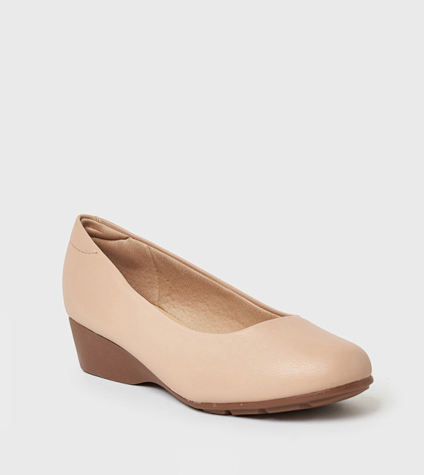 MAX Round Toe Wedge Pumps