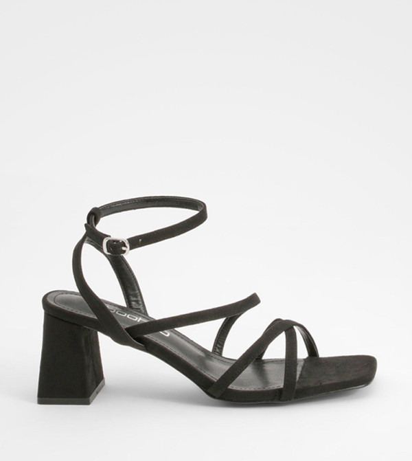 صندل بكعب غير متماثل وحزام  