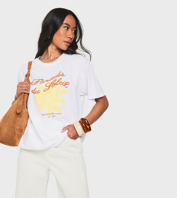 تيشيرت واسع بأكمام قصيرة وطبعة 