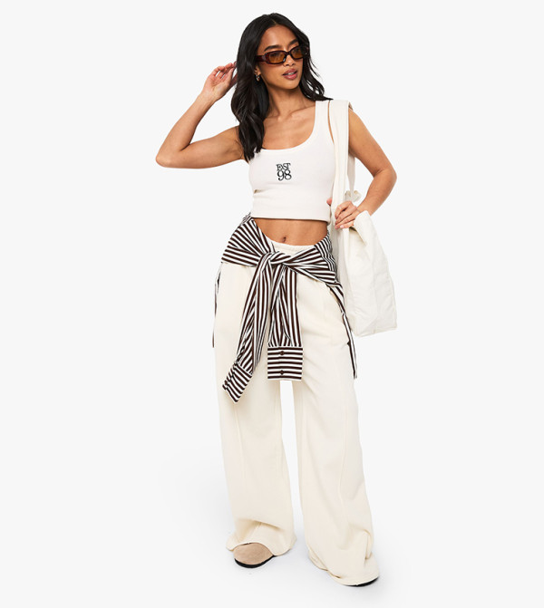 بنطال رياضي بقصة مستقيمة وثنيات للمقاسات الصغيرة