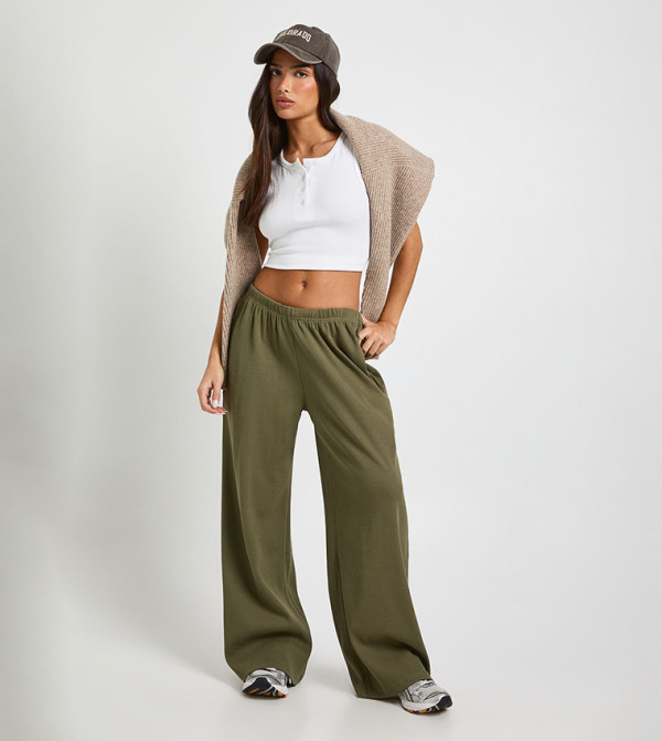 بنطال واسع مرن للمقاسات الصغيرة 