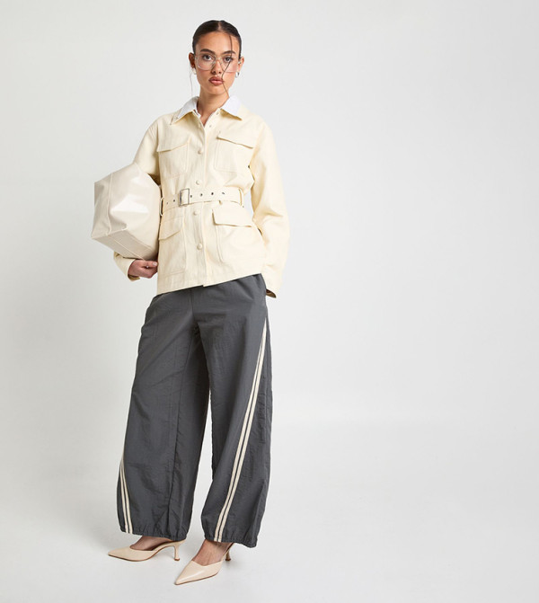 شاكيت جلد صناعي بجيوب وحزام