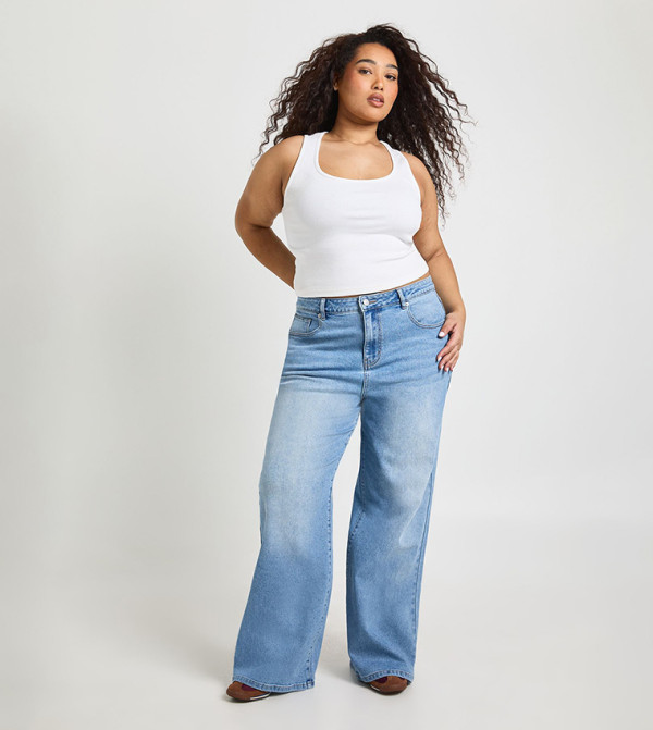 جينز باهت مستقيم بخصر عالي للمقاسات الكبيرة