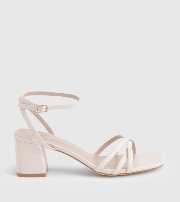 صندل كعب بكعب مربع قصير