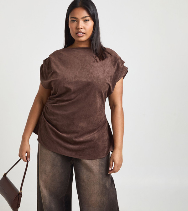 توب مكشكش بكم قصير للمقاسات الكبيرة