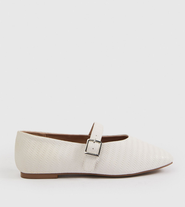 Textured Extra Wide Fit Square Toe Mary Jane Shoes