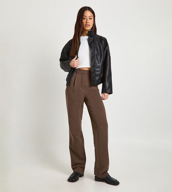 بنطلون بقصة مستقيمة للمقاسات الطويلة