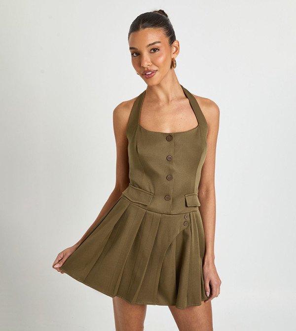 فستان قصير بياقة هالتر مع كسرات