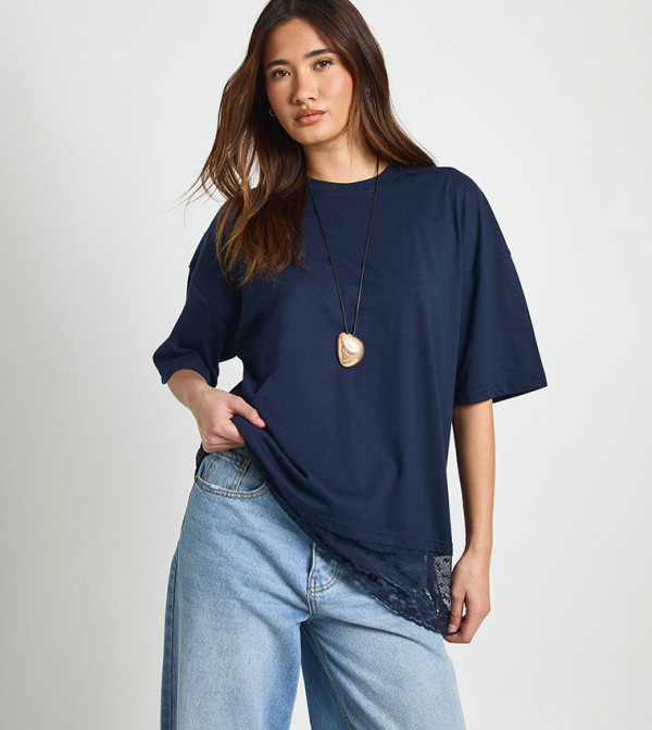 تيشيرت أوفرسايز بحافة دانتيل