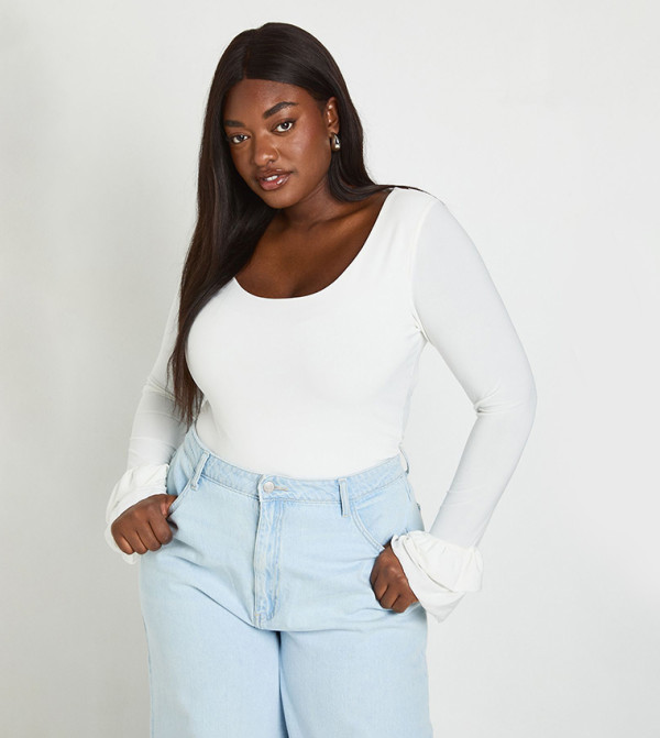 Curve Scoop Neck Ruffle Sleeves Top