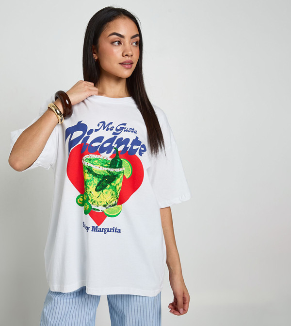 تيشيرت بكم قصير بطبعة