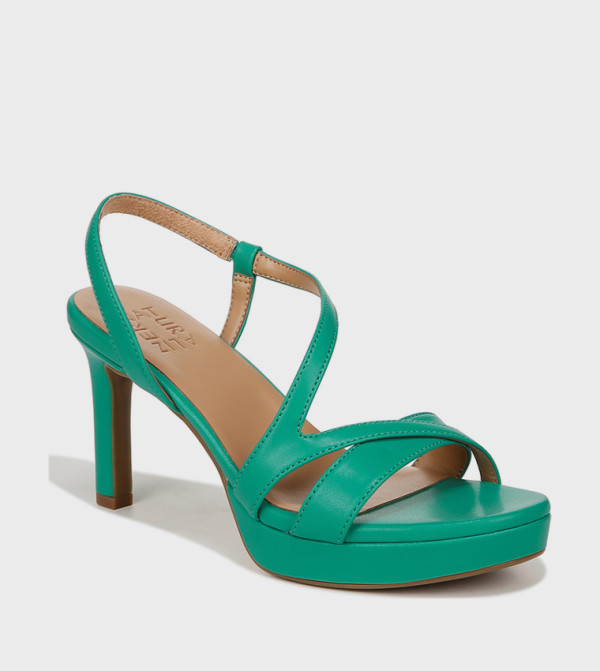 صندل كعب بمقدمة مفتوحة