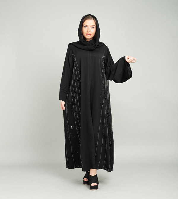 عباية إماراتية مطرزة