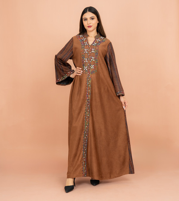 جلابية مطرزة بقبة واقفة 