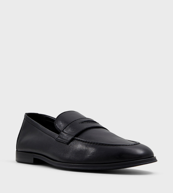 JOURNEY Round Toe Loafers