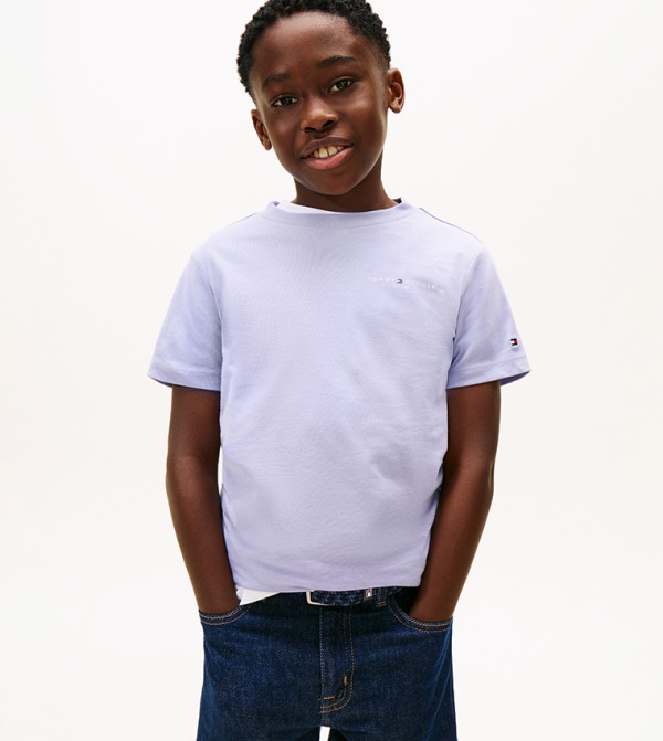 تيشيرت بقبة مستديرة بشعار مطرز