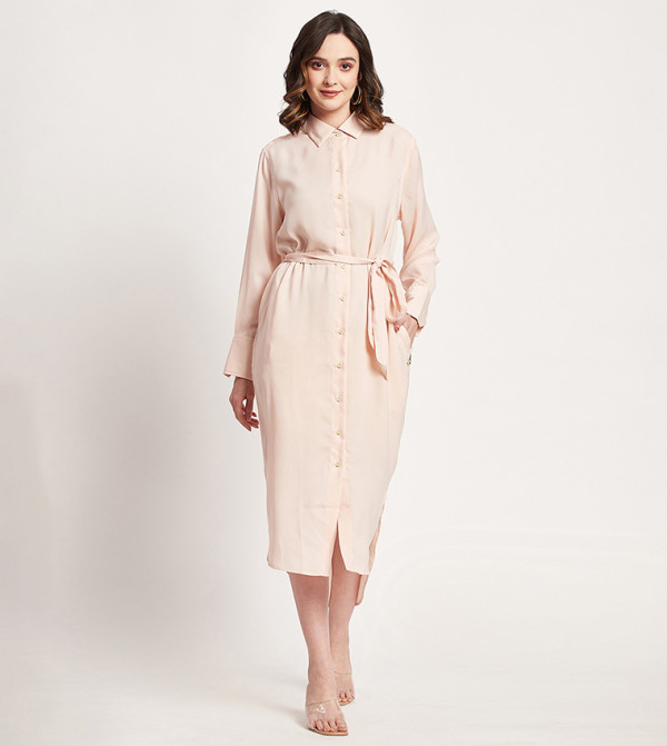 فستان بأكمام طويلة