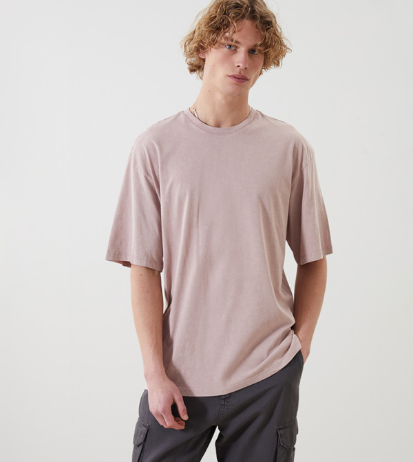 تيشيرت واسع بأكمام قصيرة 