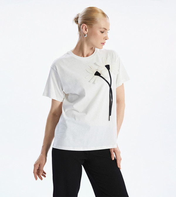 تيشيرت بأكمام قصيرة 