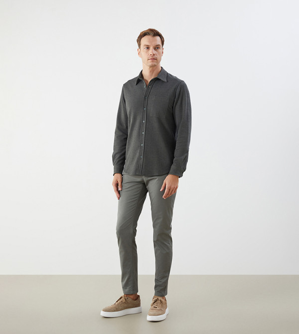 بنطال تشينو ضيق سادة بخصر متوسط 