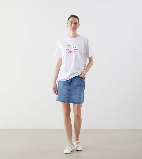 تيشيرت بطبعة فرنسا ورقبة مستديرة 