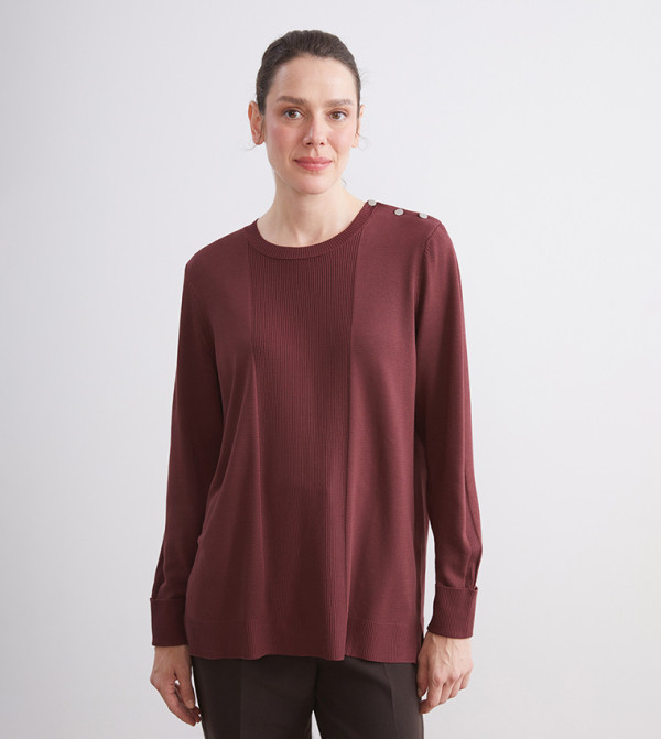 سويتر منسوج بياقة مستديرة 