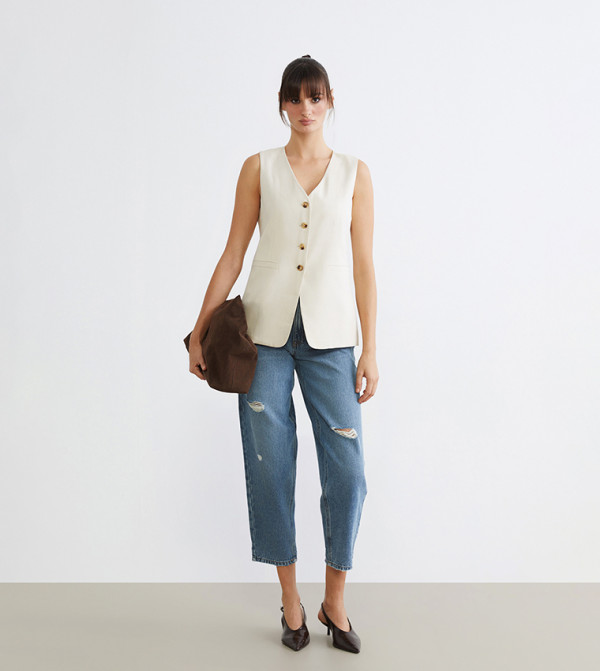 جينز قصير ممزق بقصة بويفريند