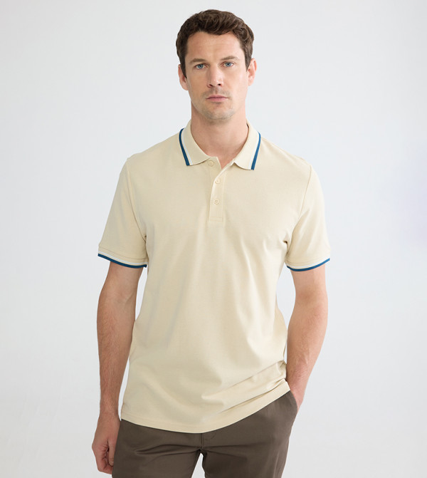 تيشيرت بولو بكم قصير بحواف متباينة