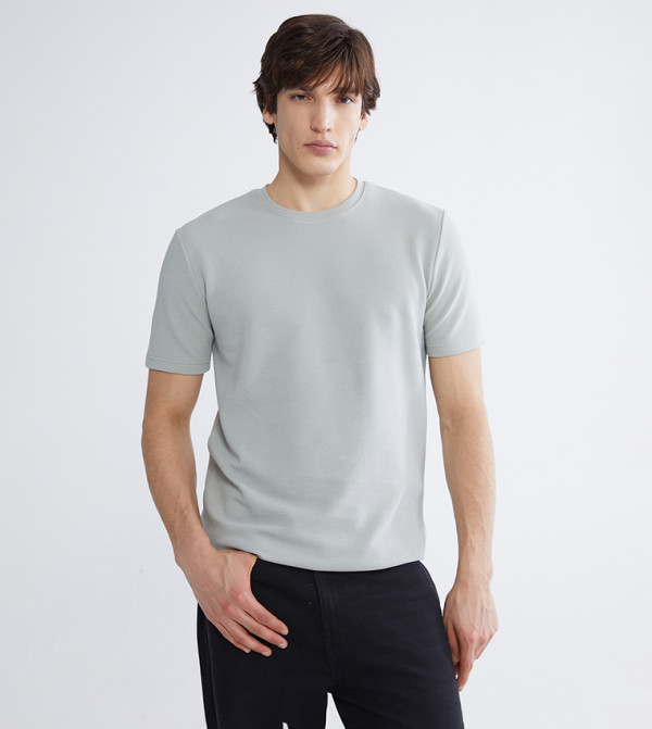 تيشيرت سادة بقبة مستديرة