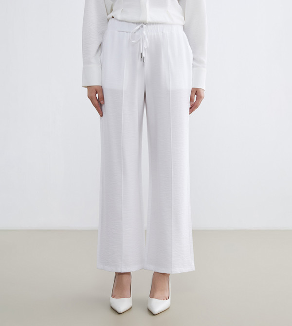 بنطلون واسع برباط 