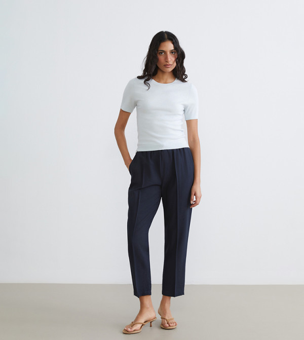 Solid Cropped Carrot Fit Trousers
