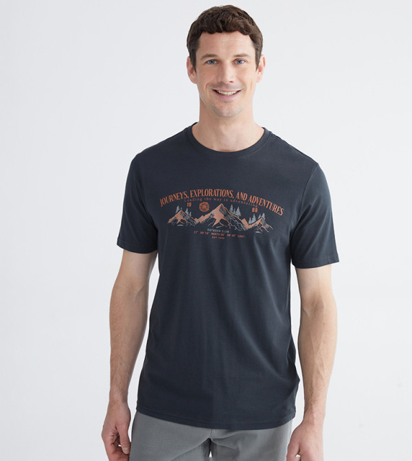 تيشيرت بقبة مستديرة بطبعة