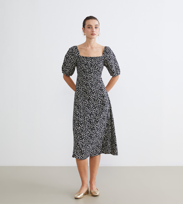 فستان ميدي بطبعة وكم قصير 