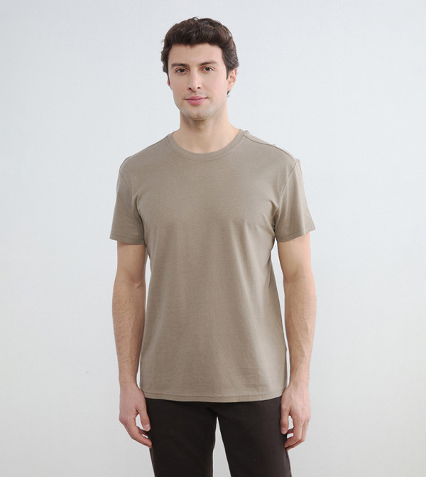 تيشيرت بقبة مستديرة 