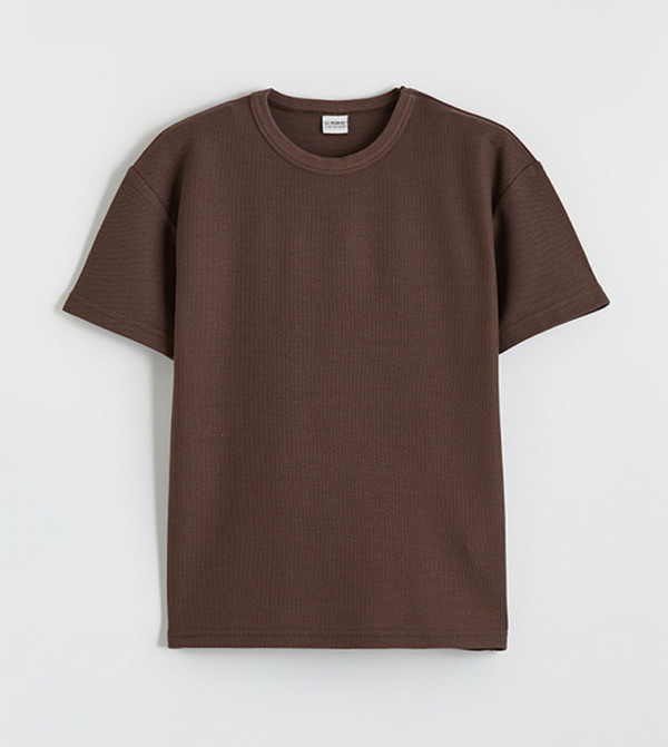 تيشيرت سادة كم قصير بقبة مستديرة