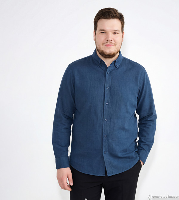 قميص سادة بقبة أزرار وقصة عادية