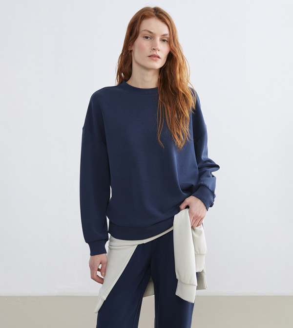 Solid Crew Neck Oversized Sweatshirt