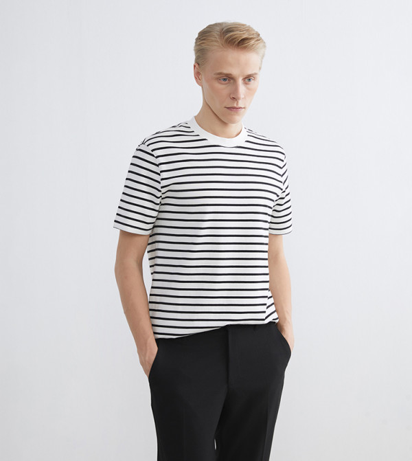 تيشيرت كاجوال مخطط كم قصير