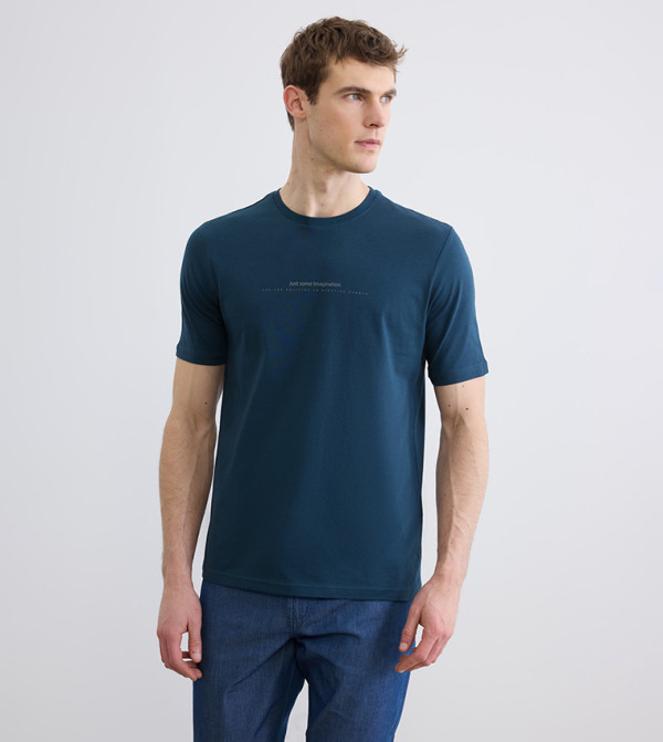 تيشيرت بطبعة وكم قصير