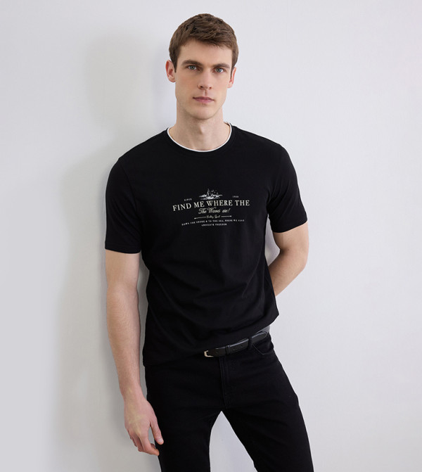 تيشيرت بطبعة وكم قصير