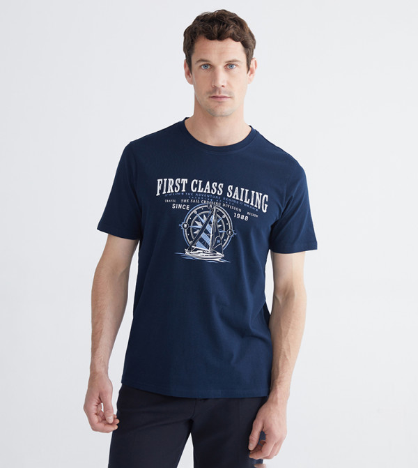 تيشيرت رجالي كم قصير بقبة مستديرة وطبعة