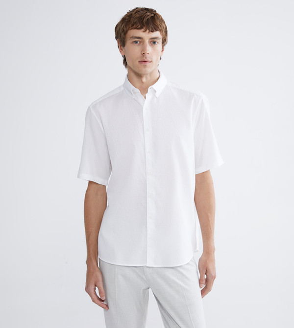 Textured Button Down Short Sleeves Shirt
