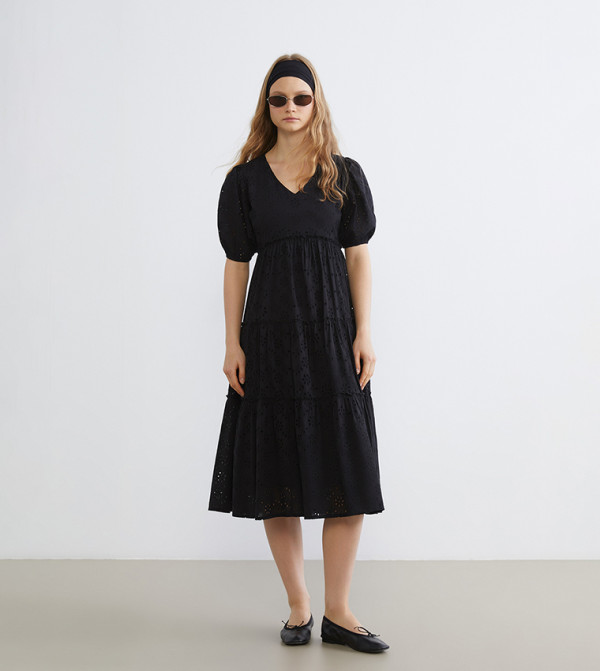 فستان ميدي شيفلي بقبة V وكم باف 