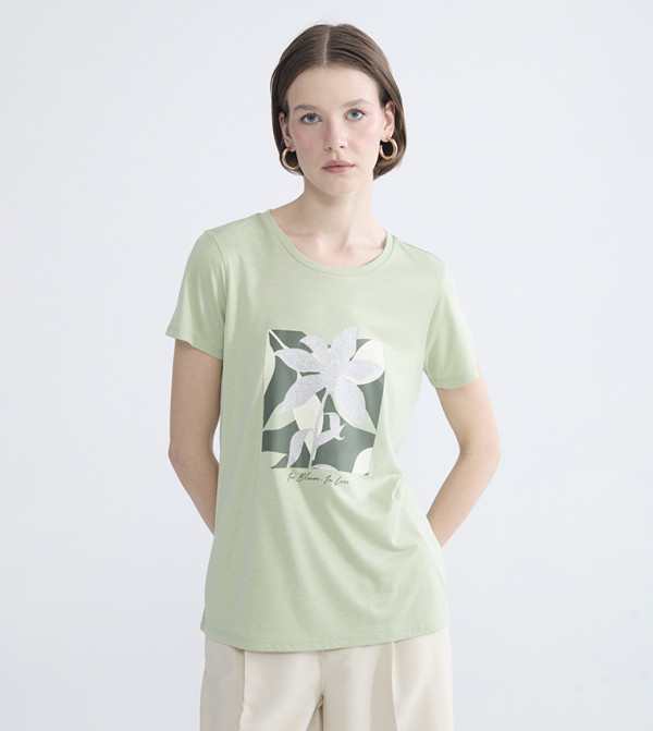 تيشيرت نسائي كم قصير بطبعة