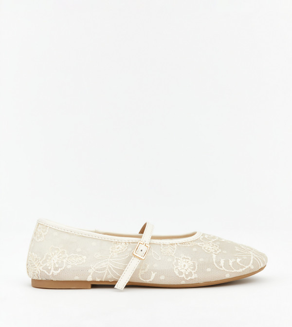 Embroidered Round Toe Mary Jane Shoes