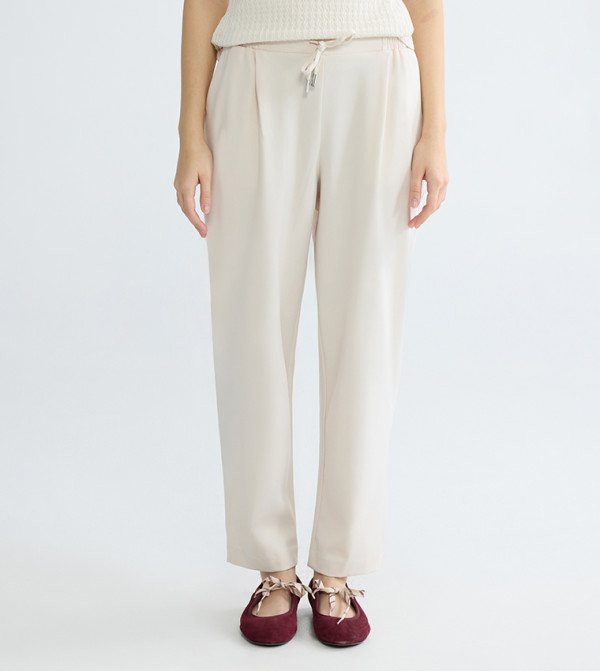 بنطلون بقصة كاروت وخصر عالي 