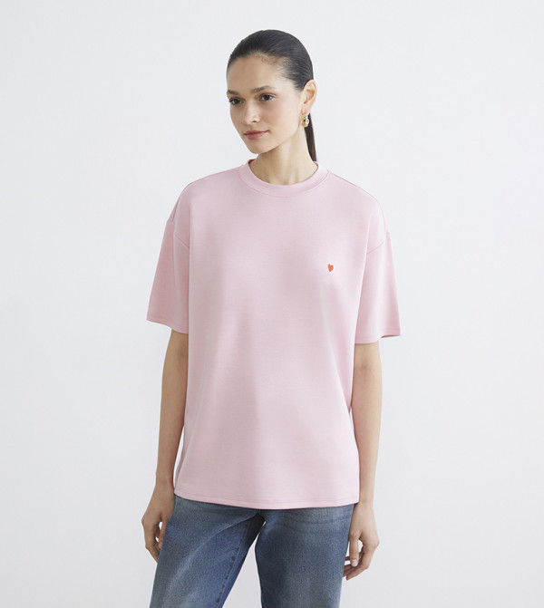 تيشيرت كم قصير بقلب مطرز 